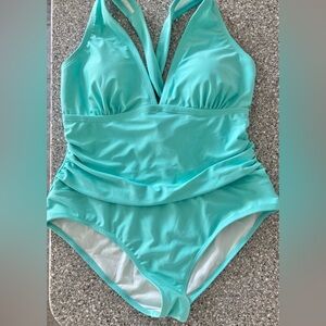 Cupshe one piece crisscross back size 1X aqua